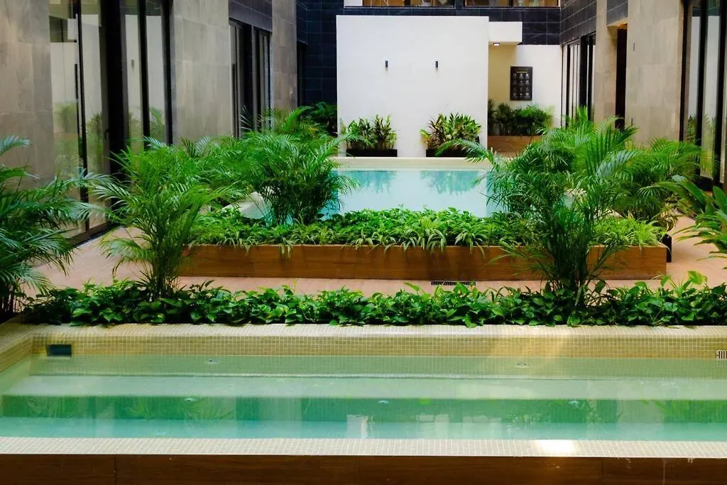 Apartment Pool View Condo / Rooftop Pool, Jacuzzi, Gym & Bar Playa del Carmen