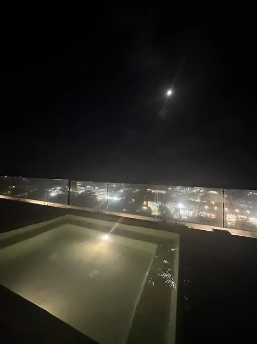 Apartment Pool View Condo / Rooftop Pool, Jacuzzi, Gym & Bar Playa del Carmen