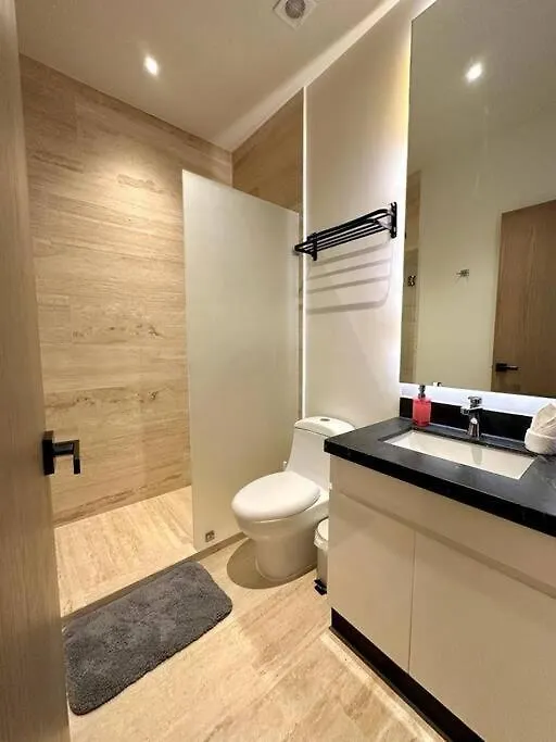 Apartment Pool View Condo / Rooftop Pool, Jacuzzi, Gym & Bar Playa del Carmen