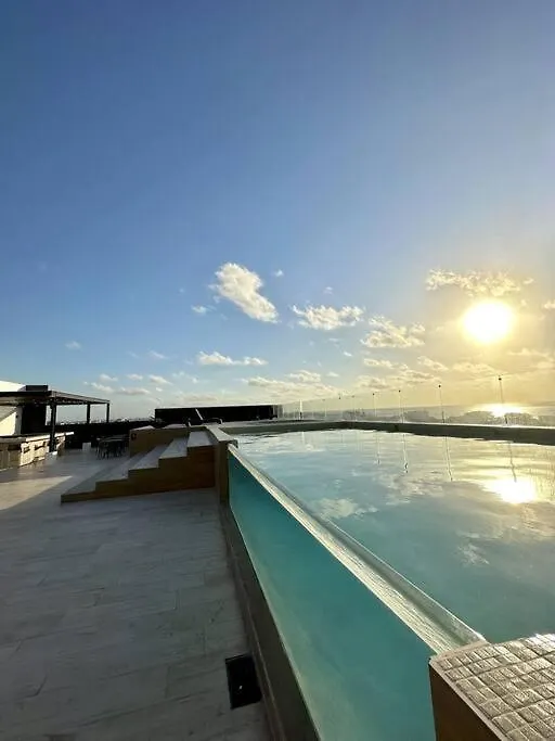 Pool View Condo / Rooftop Pool, Jacuzzi, Gym & Bar Playa del Carmen Mexico