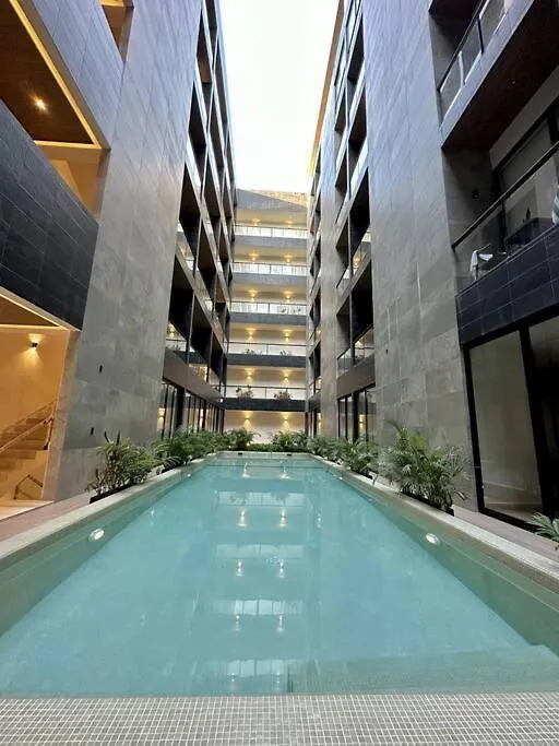 Apartment Pool View Condo / Rooftop Pool, Jacuzzi, Gym & Bar Playa del Carmen