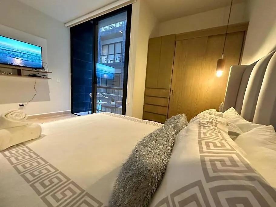 Apartment Pool View Condo / Rooftop Pool, Jacuzzi, Gym & Bar Playa del Carmen