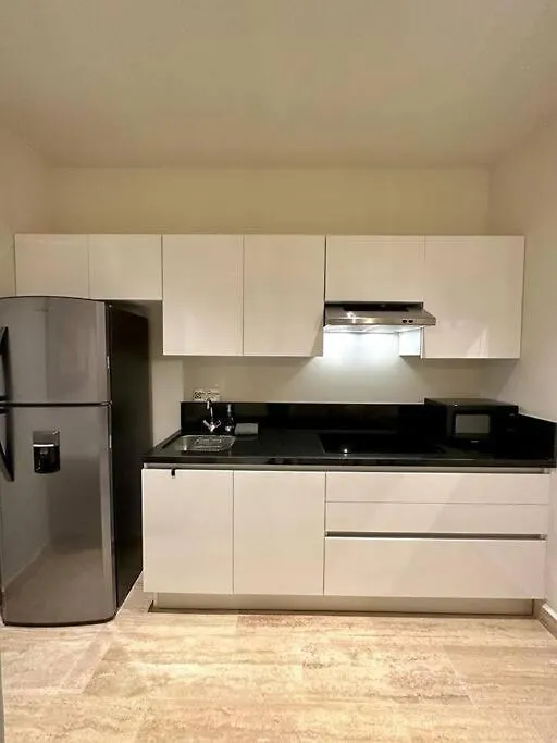 Apartment Pool View Condo / Rooftop Pool, Jacuzzi, Gym & Bar Playa del Carmen