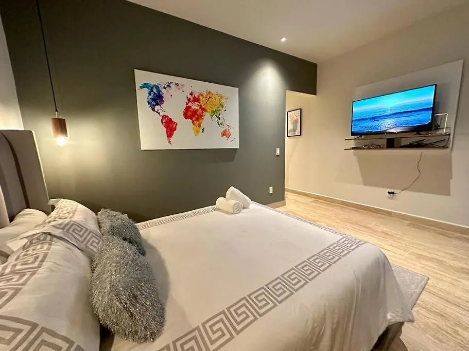 Apartment Pool View Condo / Rooftop Pool, Jacuzzi, Gym & Bar Playa del Carmen